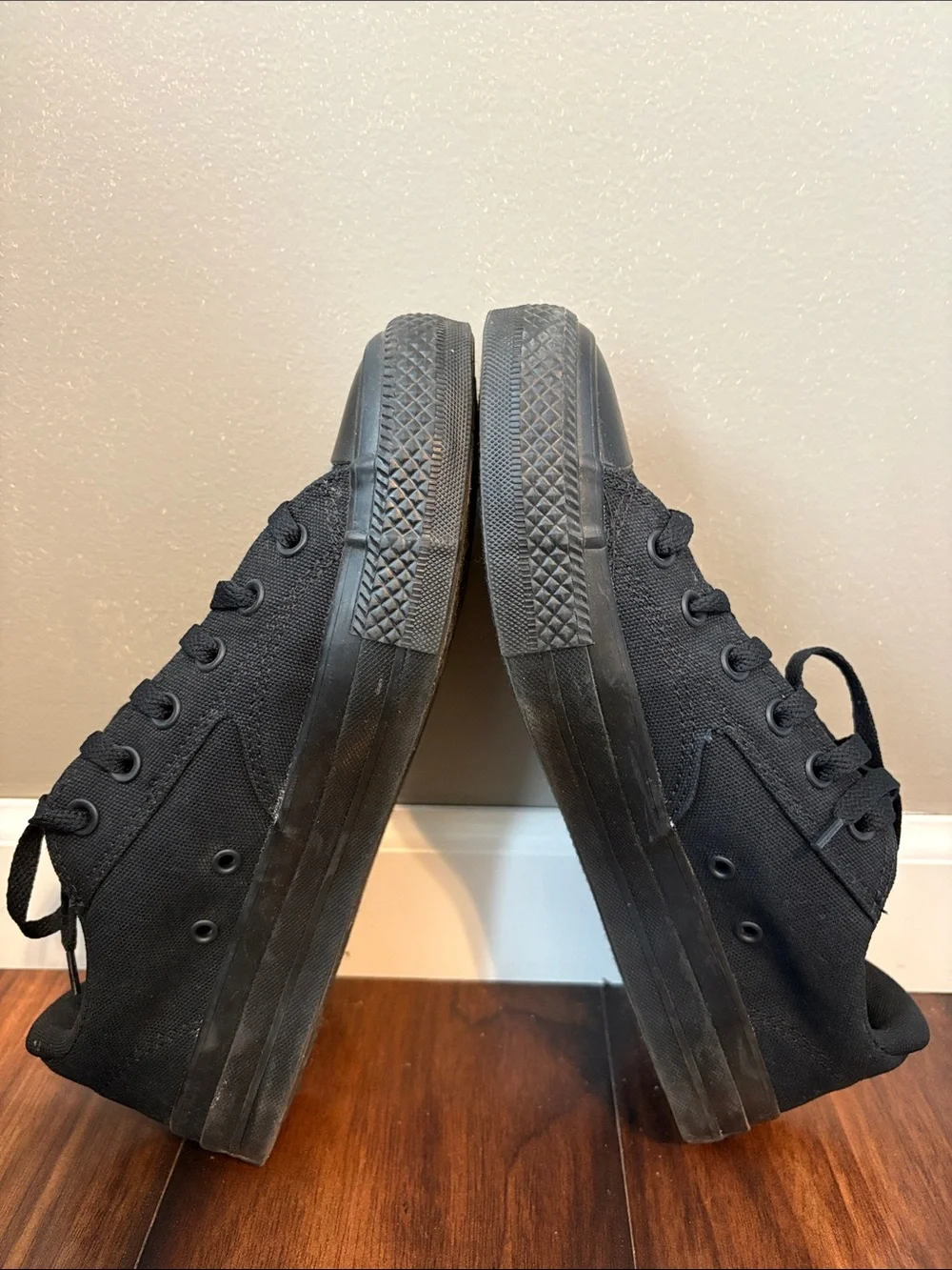 Converse Men’s Low-Top Canvas Sneakers in Black - Picture 2 of 6